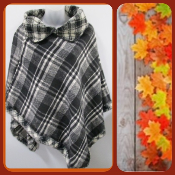 ๐๐cozy and cute Arianna By Howard's poncho. ๐๐ - Picture 2 of 6